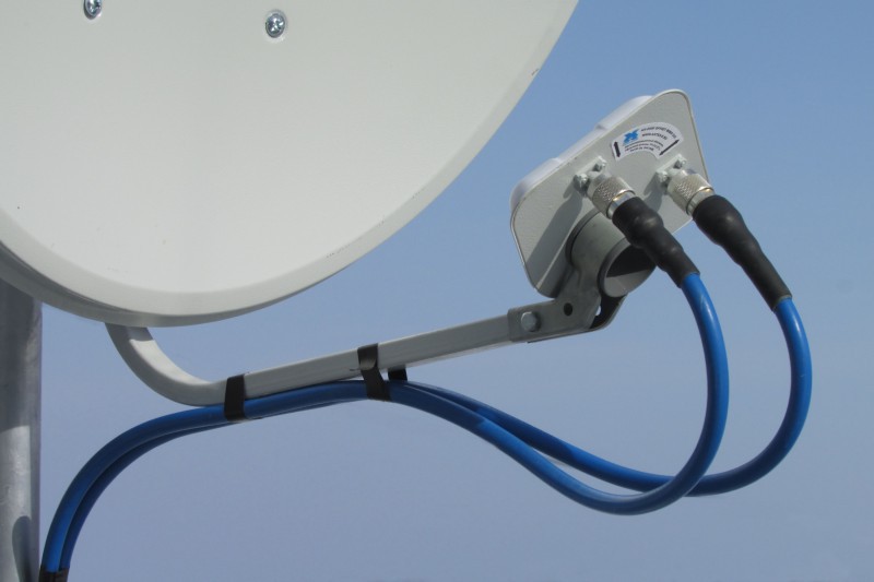 Кабель для тарелки. Antex mimo 4x4 антенна. Mimo 2x2 облучатель для офсетной антенны. Антенны mimo для 4g LTE 3g модемов. Облучатель для спутниковой антенны 4g.